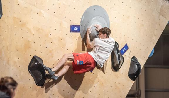 Ostblock-Cup im Bouldern - packende „Kletter-Wettkämpfe” erlebten die Zuschauer in der „45 Grad”-Boulderhalle in Rostock…
Foto: Georg Scharnweber Ostblock-Cup im Bouldern - packende „Kletter-Wettkämpfe” erlebten die Zuschauer in der „45 Grad”-Boulderhalle in Rostock…
Foto: Georg Scharnweber