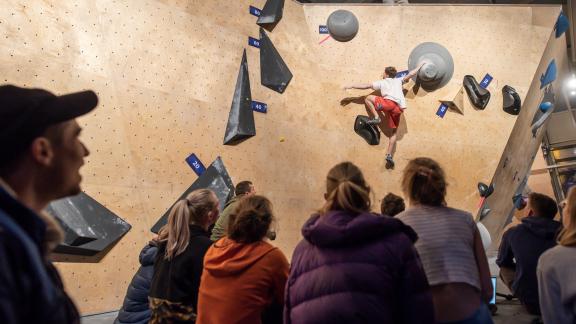Ostblock-Cup im Bouldern - packende „Kletter-Wettkämpfe” erlebten die Zuschauer in der „45 Grad”-Boulderhalle in Rostock…
Foto: Georg Scharnweber