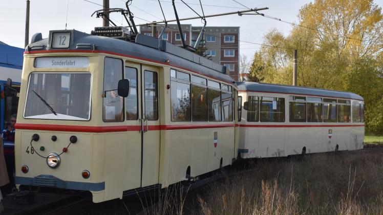 Die alte Linie 12 ist wieder im Rostocker Stadtgebiet unterwegs.