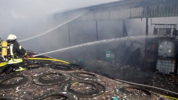Brand einer Halle, in der eine Trocknungsanlage stand.