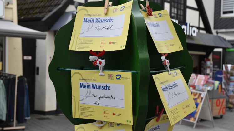 Symbolische kleinen Kinderwunschbäume machen seit Jahren auf die stark nachgefragte Aktion aufmerksam. 