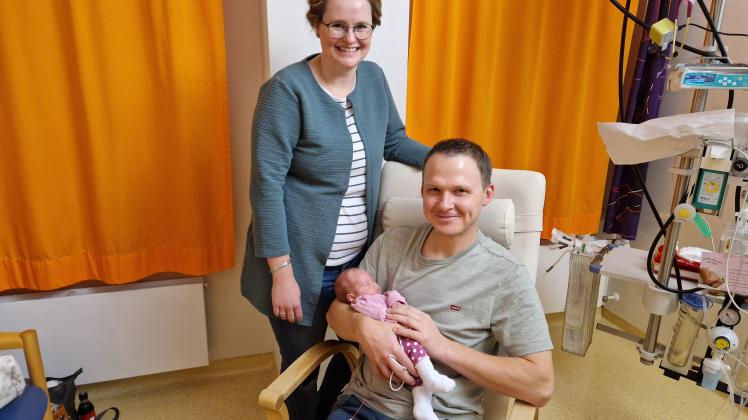 Die Meppener Kerstin und Matthias mit ihrer kleinen Tochter Hanne.