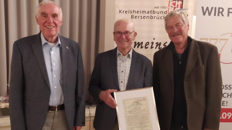 Kreisheimatbund Bersenbrück ernennt neues Ehrenmitglied: Franz Buitmann, Vorsitzender KHBB, Ehrenmitglied Winfried Meyer, Dr. Rainer Drewes