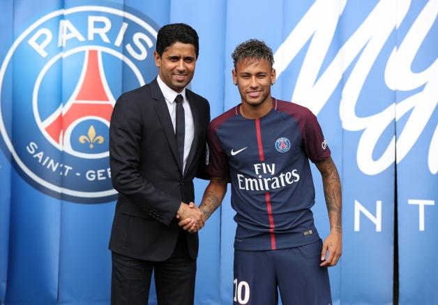 Der Fußball-Verein Paris Saint-Germain konnte mit Geld aus Katar Stars wie Neymar verpflichten. Der Fußball-Verein Paris Saint-Germain konnte mit Geld aus Katar Stars wie Neymar verpflichten.