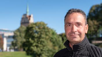 Michael Ebert steht in der Stichwahl um das Amt des Rostocker Oberbürgermeisters.