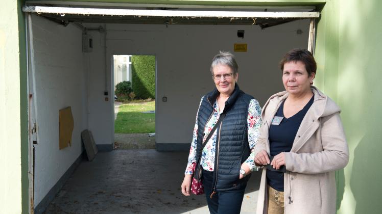 Silke Buddenkuhl (l.) und Claudia Damerow (r.) wollen eine Seniorentagesstätte einrichten, bekommen aber vom Bauamt Steine in den Weg gelegt. 