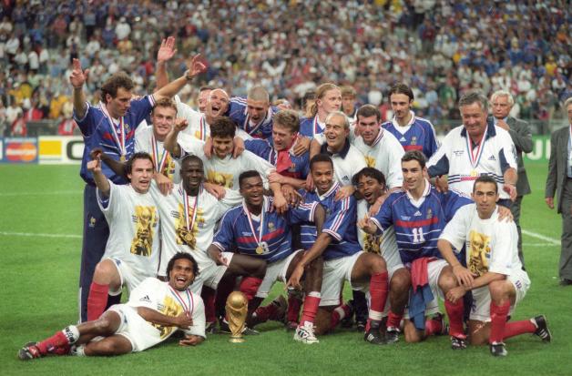 In Italien, Frankreich und Deutschland gab es bereits jeweils zwei Weltmeisterschaften. Deutschland gewann seine Heim-WM 1974, Frankreich siegte 1998 ebenfalls im eigenen Land. Auch Italien schaffte das: Bei der zweiten WM in der Geschichte holten sie sich 1934 den Titel.