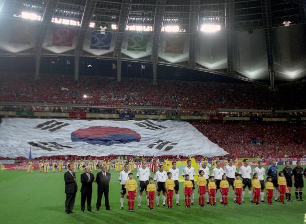 Im Halbfinale der WM 2002 traf die deutsche Elf auf Co-Gastgeber Südkorea und setzte sich letztlich knapp mit 1:0 durch.