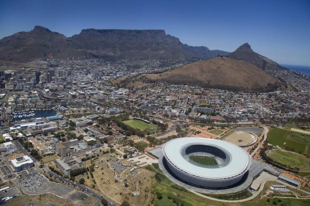 Im wunderschön gelegenen Kapstadt-Stadion unweit des Tafelbergs fand unter anderem ein Halbfinale beim WM-Turnier 2010 statt.