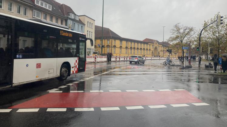 Die Verkehrsführung am Neuen Graben in Osnabrück ist seit Mitte November 2022 nach vorherigen Verkehrskollapsen geändert.