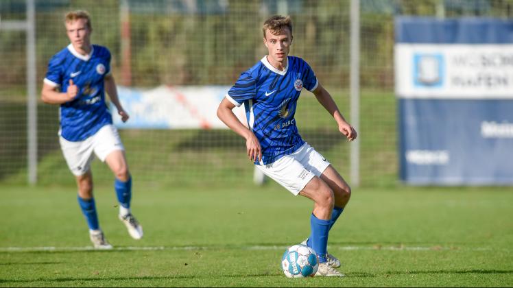 Die U23 des FC Hansa – hier mit Lucas Steinicke am Ball – erzielte am Dienstag und Mittwoch 19 Tore in nur zwei Partien.