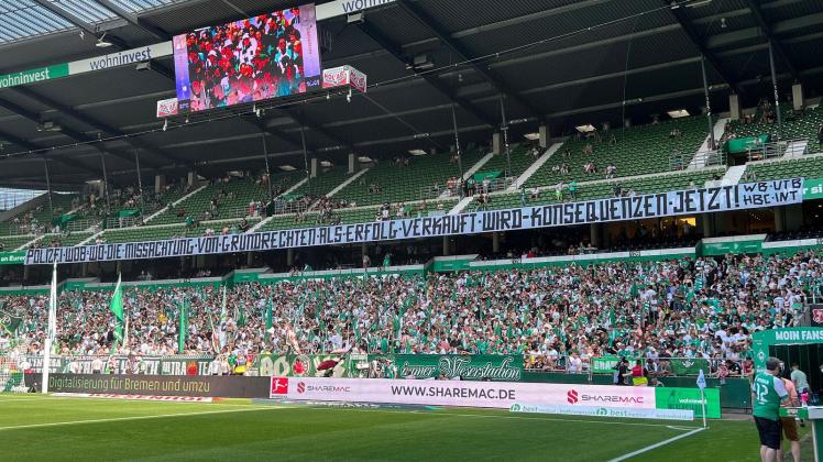 Werder Bremen Banner gegen Polizeieinsatz in Wolfsburg