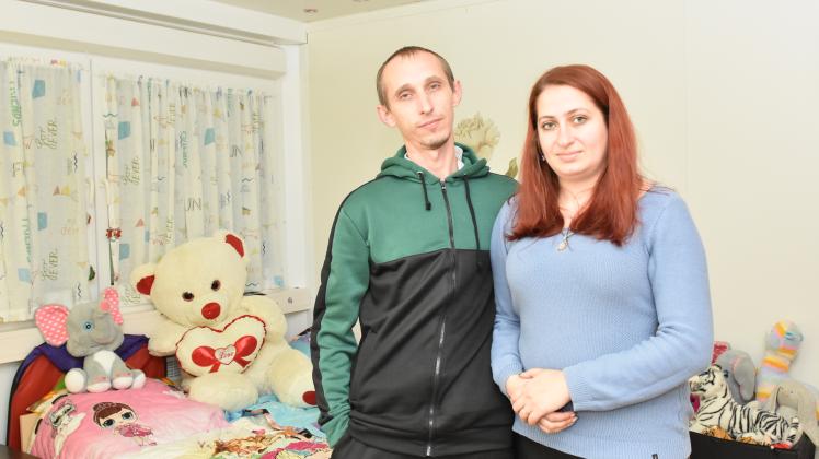 Wohnlich eingerichtet hat sich das ukrainische Ehepaar Ruslana Maksymova und Serhii Maksymov im Wohncontainer in Spelle. Hier leben auch die beiden Kinder der Eheleute.