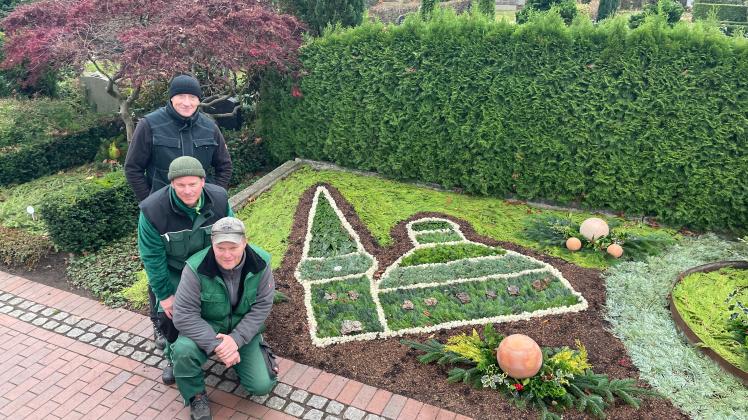 Totensonntagtradition Bild der Rellinger Kirche auf dem Friedhof SHZ