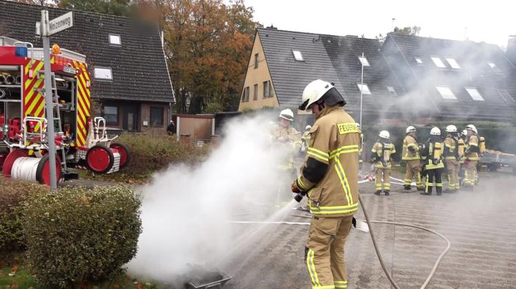 Ein Schornsteinbrand in Groß Mackenstedt hat am Freitag die Feuerwehr auf den Plan gerufen.