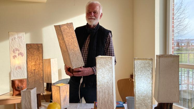 Lampen aus alten Holzbalken und Rohpapier - das gibt es nur bei Bernd Ploigt aus Wittenförden