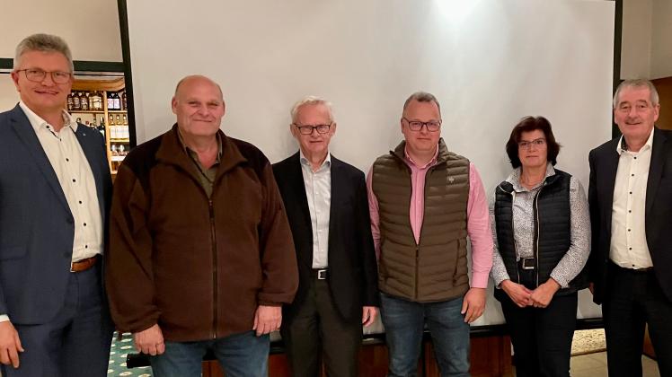 Der Vorstand und der Aufsichtsrat der Energiequelle Neuenkirchen-Vörden mit (v. l.) Reinhard Rehling, Cord Leiber, Norbert Feldkamp, Karsten Klus, Kathrin Middendorf sowie Ralf Claus.
