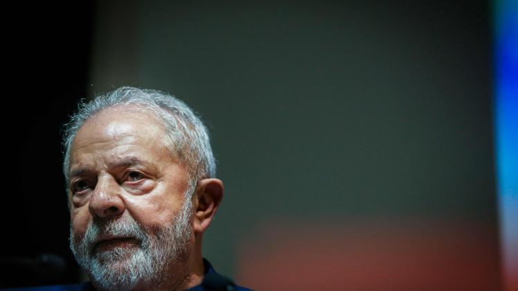 Brazilian president-elect Luiz Inacio Lula da Silva delivers a speech to supporters from the Brazilian community living in Portugal at a Lisbon University Campus in Lisbon on November 19, 2022. (Photo by CARLOS COSTA / AFP)