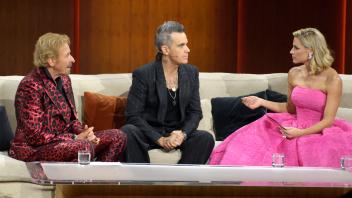 Thomas Gottschalk, Robbie Williams und Michelle Hunziker in der ZDF-Unterhaltungsshow Wetten, dass..? live aus der Mess
