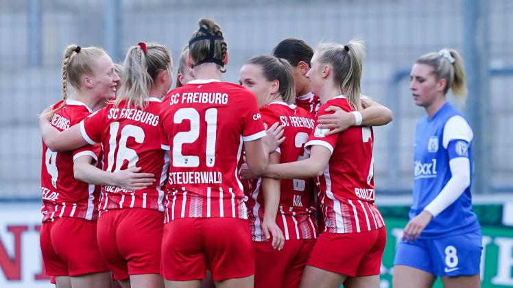 Freiburg, Germany, November 20th 2022: Janina Minge (9 Freiburg) celebrates after scoring her team s first goal with te