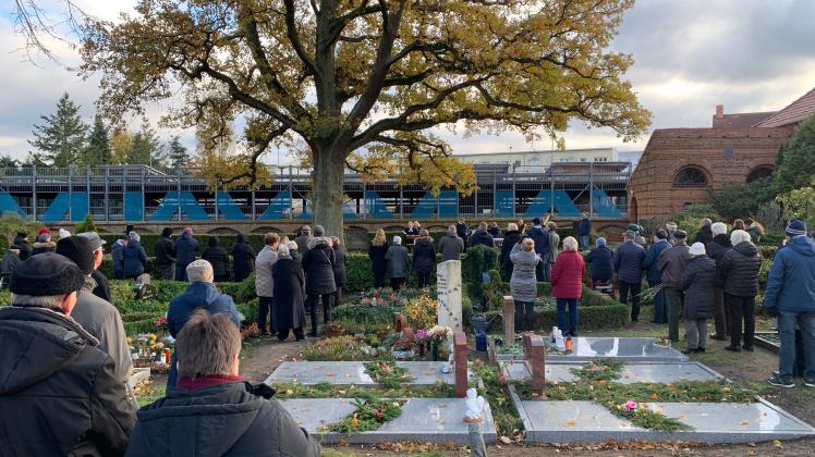 Viele gedachten am Sonntag  auf dem Hagenower Friedhof ihren verstorbenen Angehörigen.