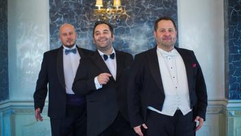 Die Opernsänger Georgi Dinev, Boris Taskov und Georgios Filadelfefs treten im Februar 2023 in der Schelfkirche Schwerin auf.