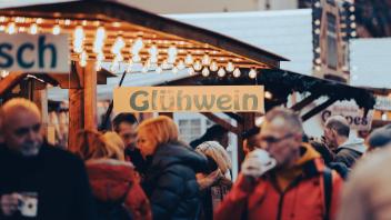 Start in die Weihnachtsmarkt-Saison Impressionen vom Weihnachtsmarkt und den Fußgängerzonen in Düsseldorf am 20.11.2022