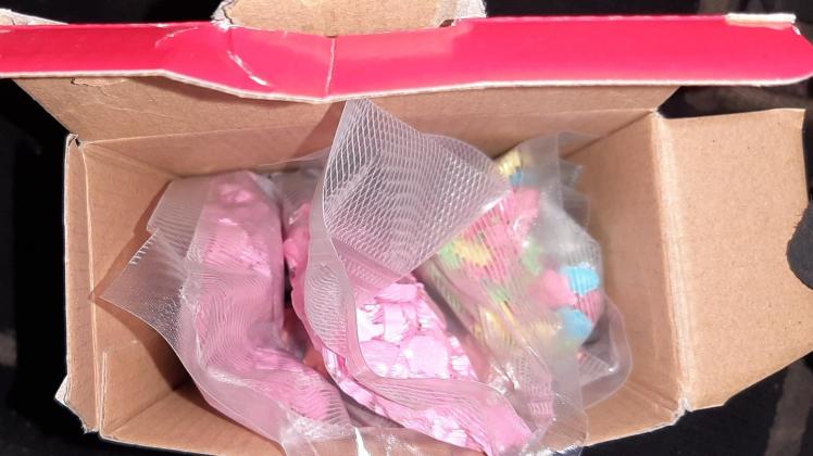 Karton mit rund 1000 Ecstasy-Tabletten / Foto: Bundespolizei