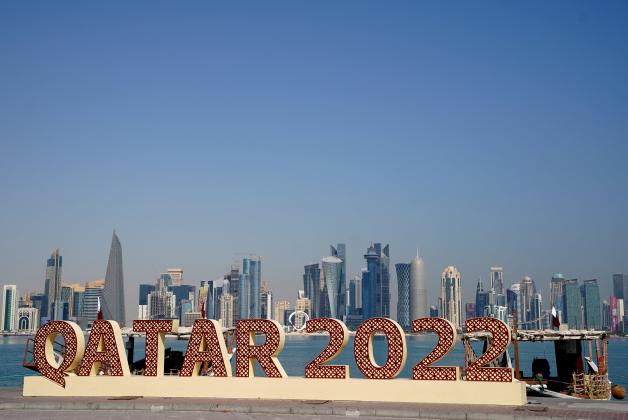 Dass die Fußball-WM im Land Katar stattfindet, finden viele nicht gut. Hier ist die Hauptstadt Doha zu sehen.