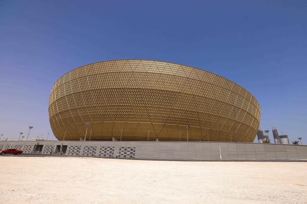 In diesem Stadion in Katar werden Fußballmannschaften bei der WM gegeneinander antreten.