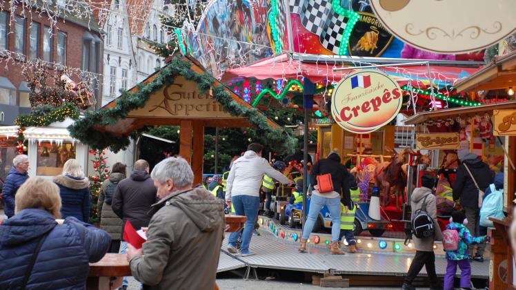 Der Husumer Weihnachtsmarkt 2022 hat geöffnet.