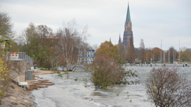 Extremwetterereignisse wie Stürme, Hochwasser und Dürren sind ein Zeichen des Klimawandels. Wie und wann reagiert die Stadt Schleswig auf diese Herausforderungen?