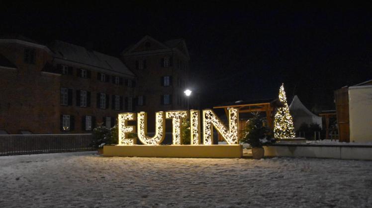 Eutin bietet in diesem Jahr an den Adventswochenenden einen Weihnachtsmarkt zwischen dem Schloss und den Schlossterrassen. Doch nicht nur in Eutin wird es weihnachtlich. Was die Besucher erwartet, haben wir im Programm zusammengestellt.