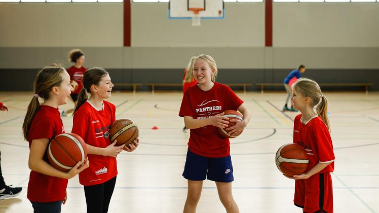Basketball-Training der U12 und U11 Mädchen beim OSC. Foto: Michael Gründel