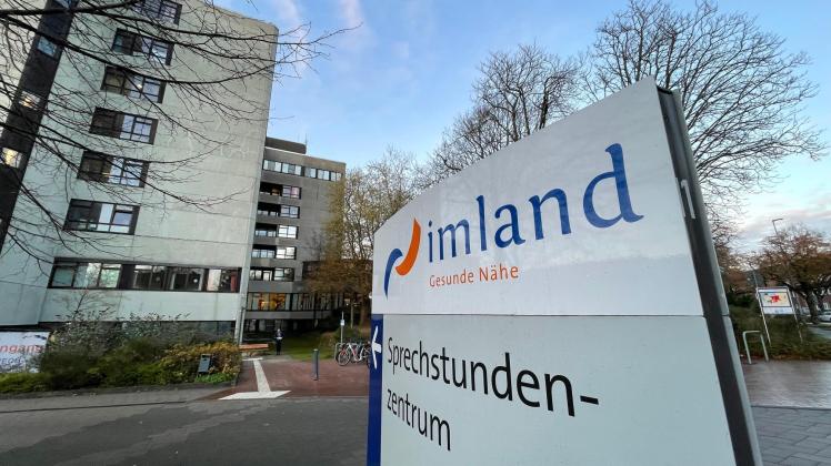 Die Imland-Klinik in Rendsburg: Ungeachtet der großen finanziellen Sorgen läuft der Geschäftsbetrieb normal weiter. 