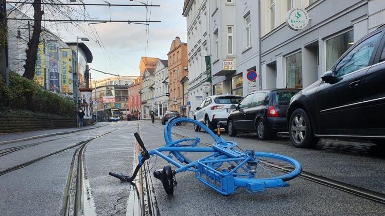 Mit der Aktion #blauesRad macht die Polizei auf lokale Gefahrenstellen und Unfallursachen des Fahrradverkehrs aufmerksam.