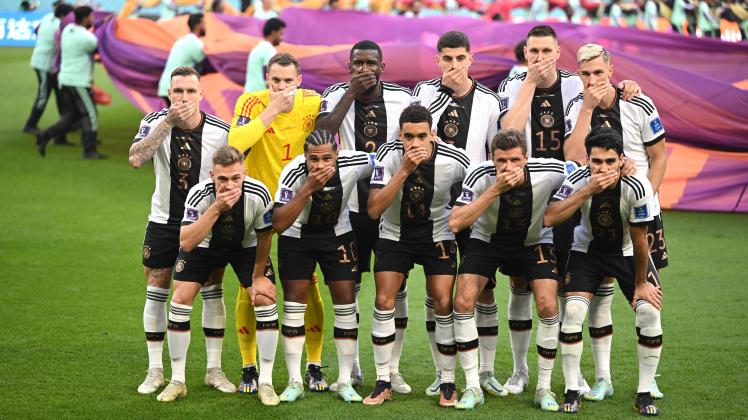 Qatar Soccer World Cup Germany - Japan 8322688 23.11.2022 Germany s team poses for a photo before the start of the Qatar