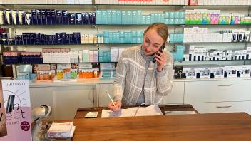 Sabrina Baer arbeitet seit zehn Jahren bei Kosmetik Krämer in Bohmte