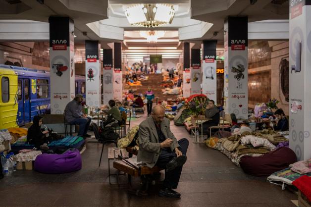 Viele Menschen in Charkiw suchten während der Bombardierungen in U-Bahnhöfen Schutz.
