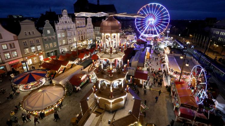 Weihnachtsmarkt in Rostock eröffnet