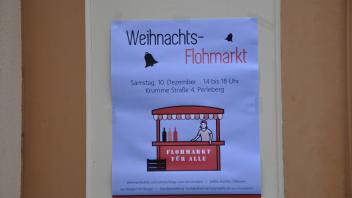 Die ersten Plakate weisen in der Rolandstadt bereits auf den ersten Perleberger Weihnachtsflohmarkt hin.