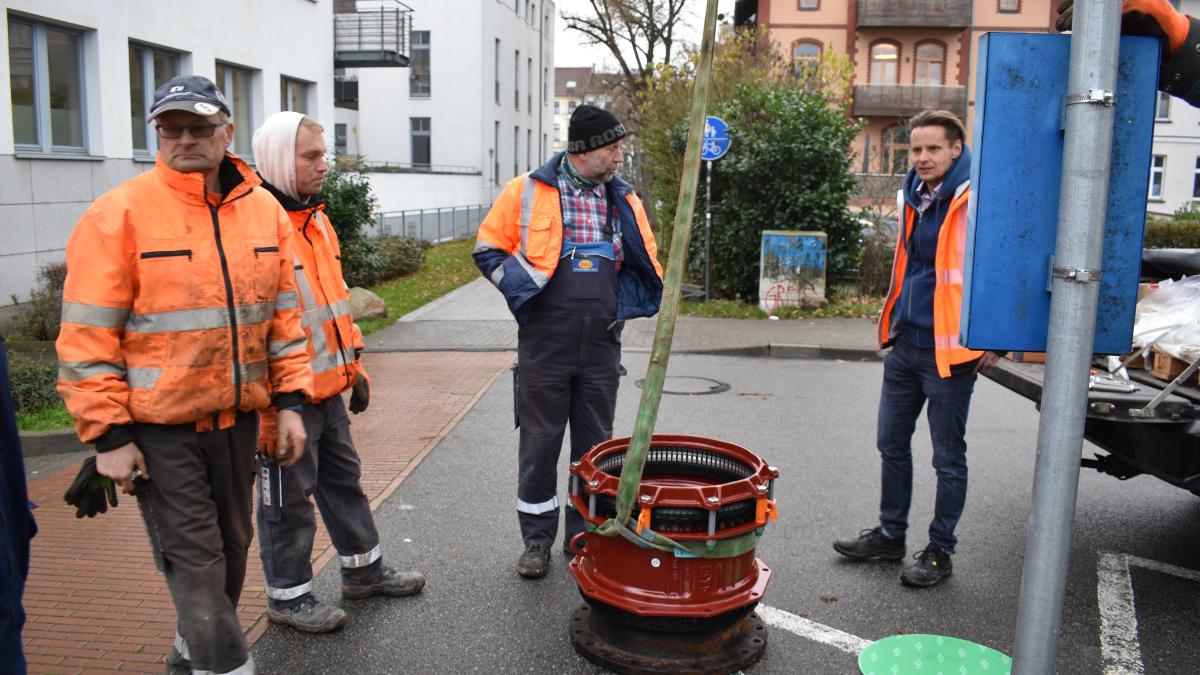 Havarie in Schwerin Komplizierte Reparatur in GrafSchackAllee SVZ Havarie in Schwerin Komplizierte Reparatur in GrafSchackAllee SVZ
