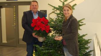 Axel Pietsch und Andrea Grell-Becker bitten um Spenden für das Weihnachtshilfswerk. 
