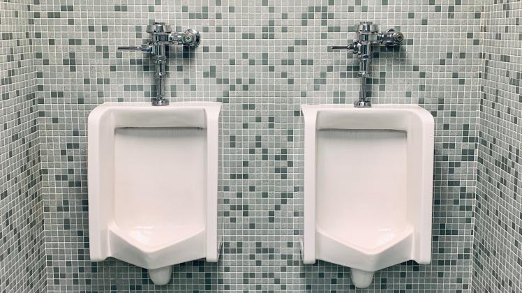 So nicht: Die perfekte Form für das Urinal sieht anders aus. 
