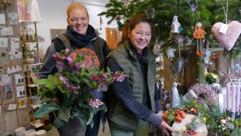 Setzen auf den offenen Dialog: Die Floristinnen Sophia Junge und Marion Junker müssen zum Teil einen Einkauf komplett neu kalkulieren, weil sich die Preise täglich ändern.