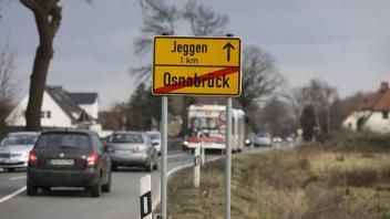 Bissendorf/Osnabrück: CDU-Spitzen aus Osnabrück und Bissendorf wollen interkommunale Zusammenarbeit verstärken. Ortsausgangsschild Osnabrück an der Mindener Straße mit Hinweis auf Jeggen.