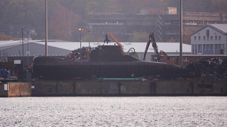 Jahrzehntelang lag U16 im Eckernförder Marinehafen, jetzt harrt das U-Boot seiner Verschrottung.