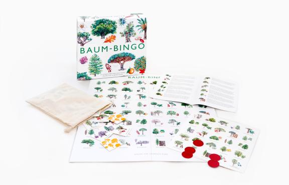 Wenn an Weihnachten die ganze Familie um den Weihnachtsbaum zusammenkommt, ist Spielzeit. Beim Bingospiel haben große und kleine, alte und junge Spieler alle die gleiche Chance, als erste „Bingo“ zu rufen. Und mit diesem Baum-Bingo vom Laurence-King-Verlag könnt ihr auch gleichzeitig jede Menge über Bäume lernen. 