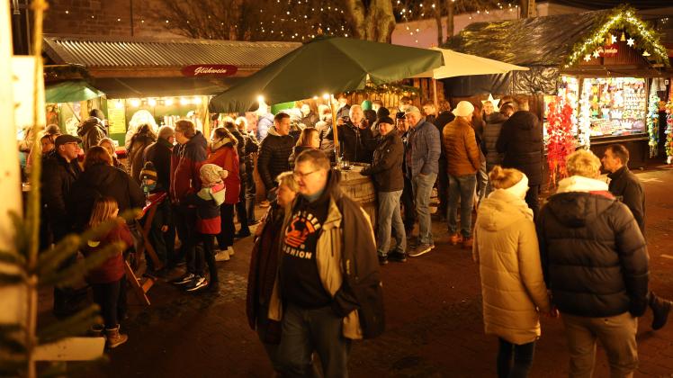 Am Freitagabend startete der Weihnachtsmarkt in Melle