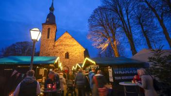 Georgsmarienhütte/Kloster Oesede: Impressionen vom Weihnachtsmarkt rund um die alte Johanniskirche. 26.11.2022